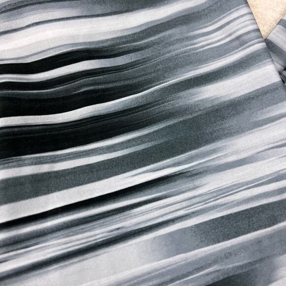 Nike Dri-FIT Legend Capris XS Gray Black Striped Workout Leggings - Picture 6 of 10